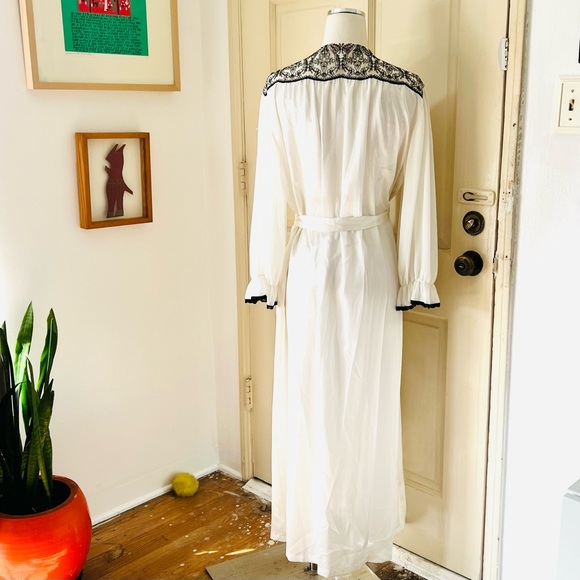 Oscar de la Renta Pink Label Robe. - Picture 2 of 7